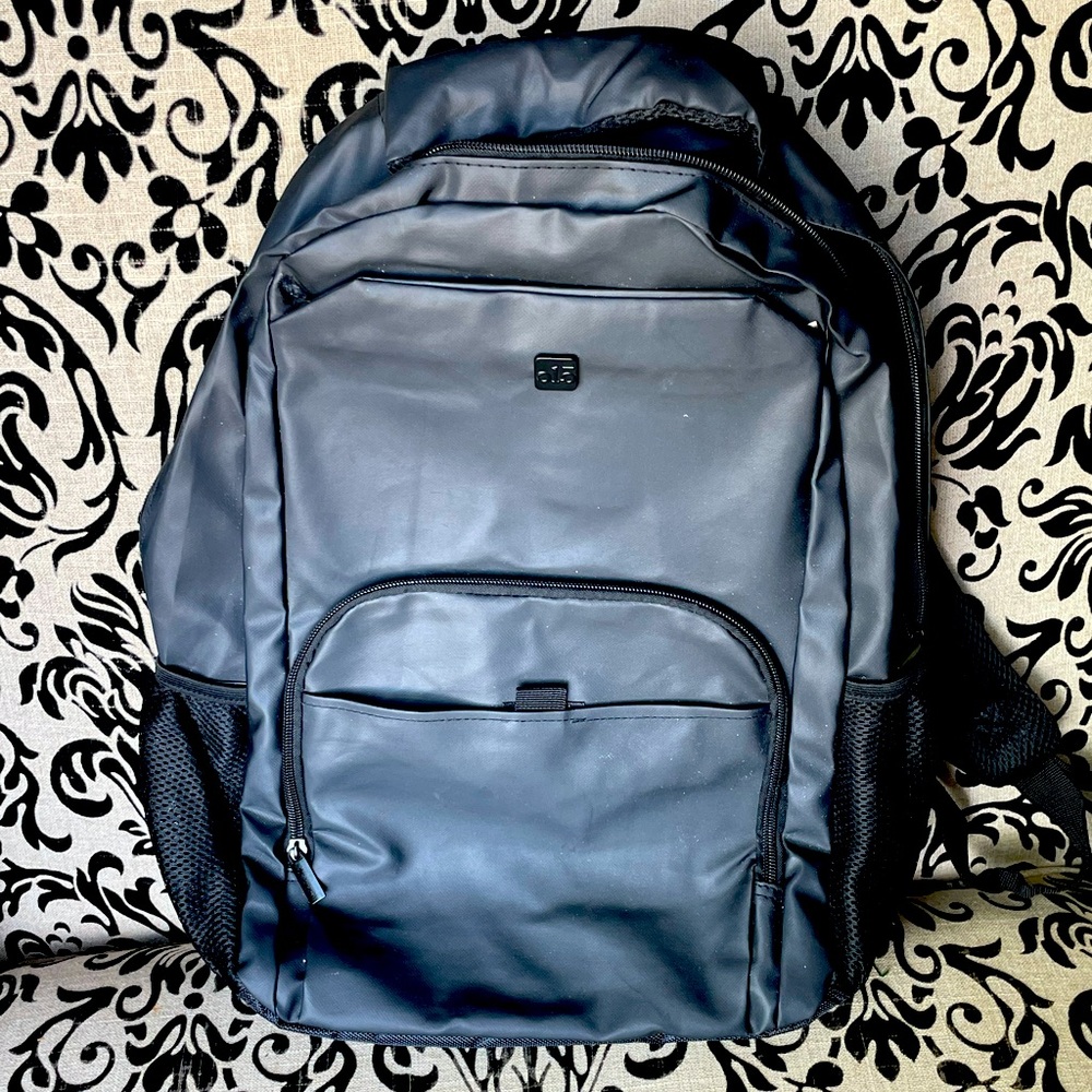 O15 Bookbag & Laptop Bag